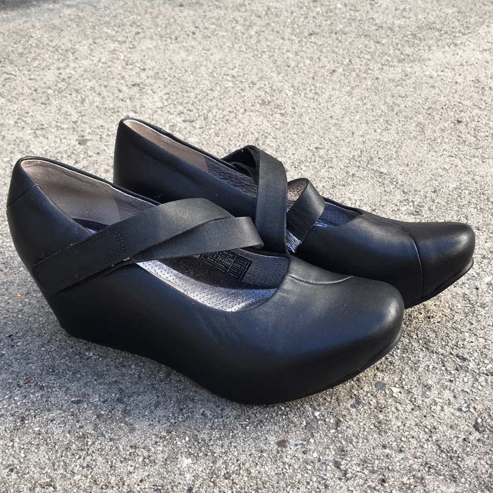 Tsubo black wedge heels